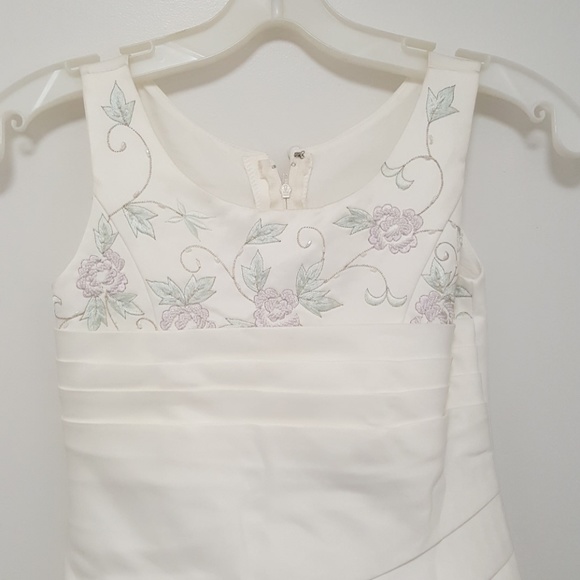 Beautiful Ivory Embroidered Gown NWOT - Picture 2 of 7